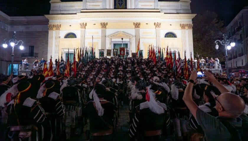 Cava de’ Tirreni, il Gran Galà chiude i festeggiamenti per i 50 anni dei Pistonieri-Archibugieri Santa Maria del Rovo