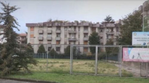 Salerno, chiuso da 3 anni il campetto della Montalcini all’Arbostella: “Il Comune intervenga”