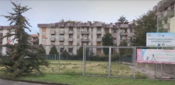 Salerno, chiuso da 3 anni il campetto della Montalcini all’Arbostella: “Il Comune intervenga”