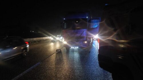 Malore fatale alla guida: 60enne si schianta con camion nel guardrail su A2 a Campagna