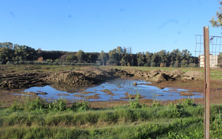 Discarica abusiva vicino a riserva naturale di Foce Sele