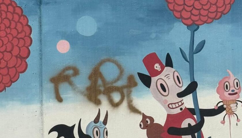 A Giffoni Valle Piana imbrattato il murales di Baseman appena restaurato