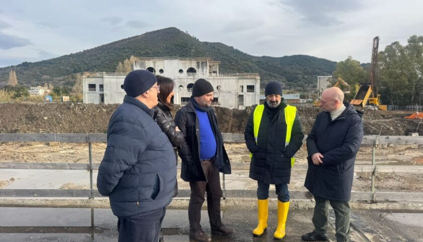 Salerno, sopralluogo dell’assessore Loffredo al cantiere del Palazzetto dello Sport: “I lavori procedono spediti”