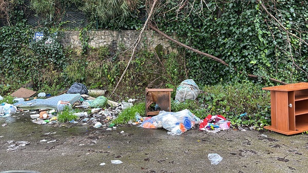 Cava de’ Tirreni, denuncia Anpana: degrado e rifiuti in via De Marinis