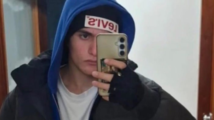 Sapri, Carlo morto a 17 anni per sospetta miocardite: salma sequestrata