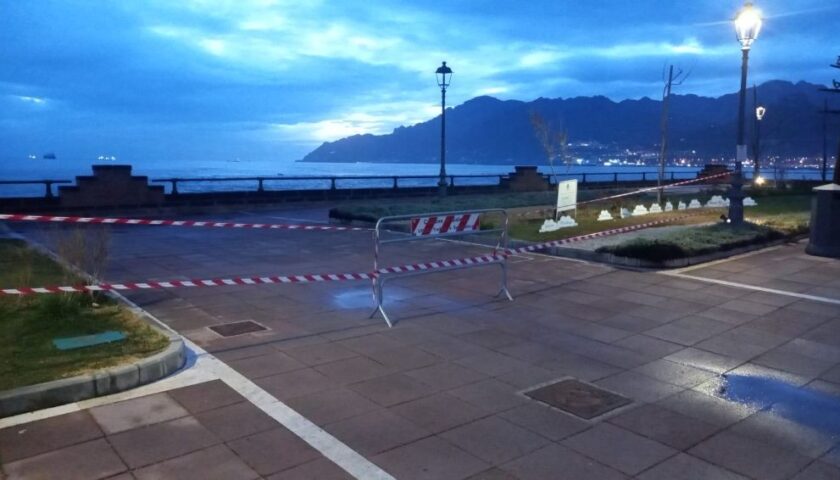 Salerno, rischio crollo sul lungomare Tafuri a Torrione: area transennata