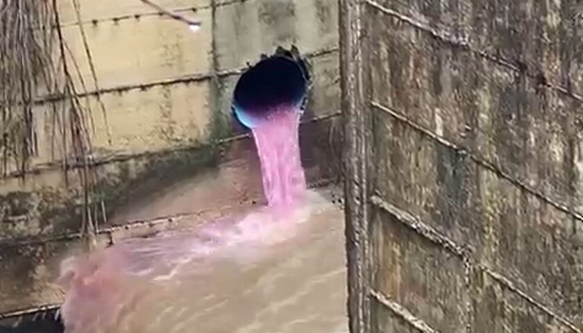 Liquido rosa-fucsia nella Solofra lna a Mercato San Severino, denuncia del sindaco