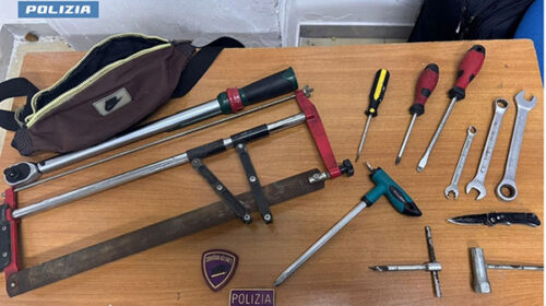 Sventato furto di una vettura in pieno centro a Salerno: 2 arresti della polizia