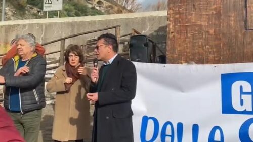 Vietri sul Mare, il sindaco De Simone: “Si allo sviluppo economico, non all’allargamento del porto” Vietri sul Mare, il sindaco De Simone: “Si allo sviluppo economico, non all’allargamento del porto”