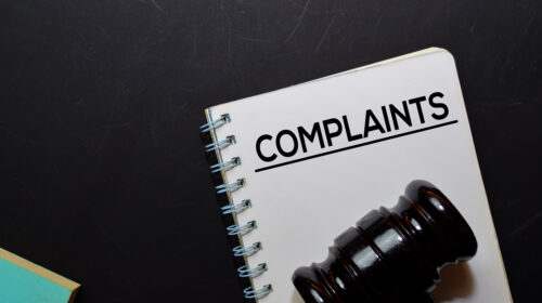 VOGLIO PRESENTARE UNA QUERELA SENZA FARMI ASSISTERE DA UN LEGALE: POSSO FARLO?