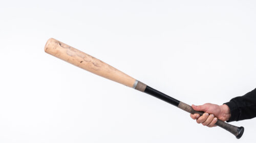 MIO FIGLIO HA L’ABITUDINE DI TENERE UNA MAZZA DA BASEBALL NEL BAGAGLIAIO: PUÒ ESSERE UN PROBLEMA?