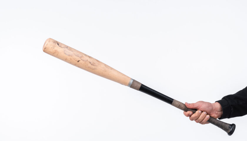 MIO FIGLIO HA L’ABITUDINE DI TENERE UNA MAZZA DA BASEBALL NEL BAGAGLIAIO: PUÒ ESSERE UN PROBLEMA?