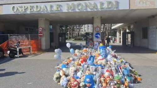 Morte del piccolo Domenico al Monaldi, indagati anche due medici di Salerno