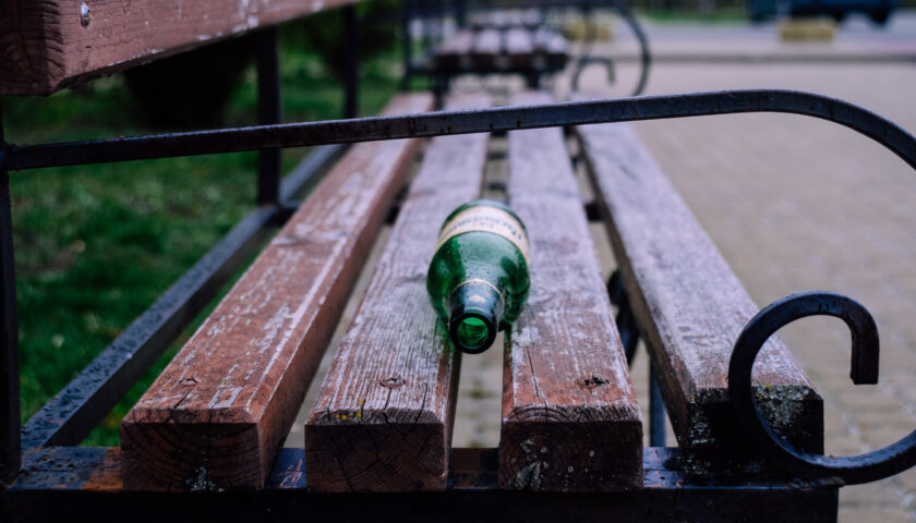 ASSISTIAMO SPESSO IN PUBBLICO AD ATTI SESSUALMENTE INDECOROSI DA PARTE DI UBRIACHI E DROGATI: COSA FARE?