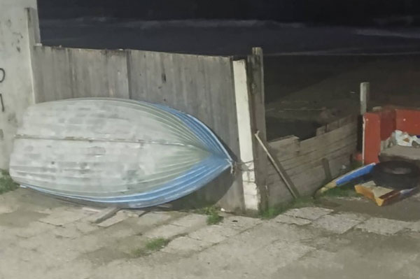 Salerno,  esposto della Balnea per mancata rimozione della barca “fuorilegge” a Mercatello