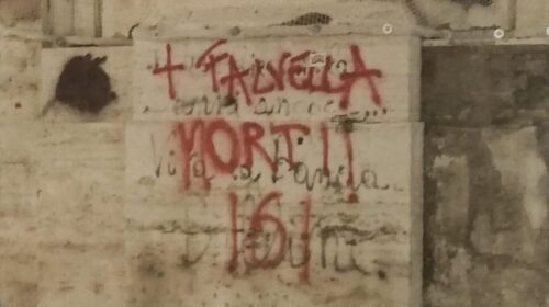 Salerno, scritte contro la memoria di Falvella