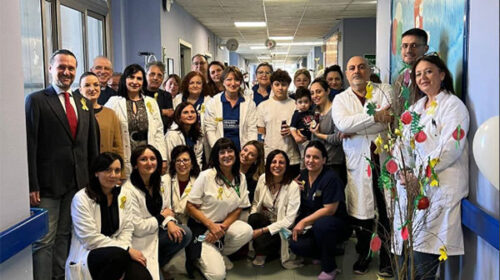 Battipaglia ha celebrato la Giornata contro il Cancro Infantile tra melograni e panchina dorata