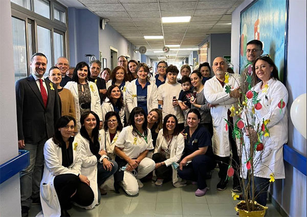 Battipaglia ha celebrato la Giornata contro il Cancro Infantile tra melograni e panchina dorata