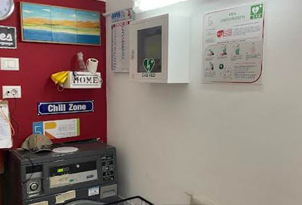 Salerno, installato defibrillatore automatico Dae h24 in una lavanderia in via Arce