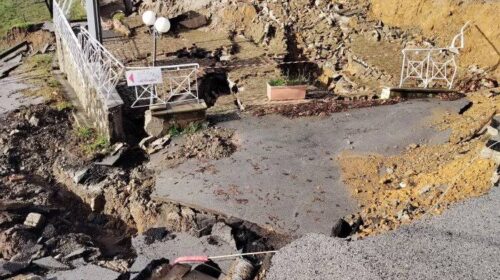 Frana a Torraca, danni al sagrato. Il sindaco: “Un colpo al cuore”