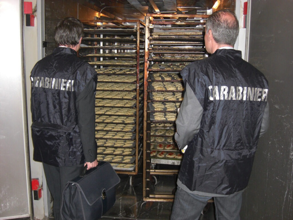 Controlli dei Carabinieri del Nas a Salerno: sospesa macelleria e sequestrati alimenti