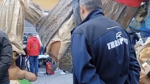 Incidente a Sarno con il carro di Carnevale, bimba operata alle gambe