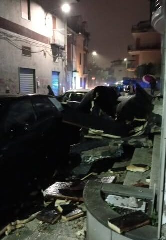  Nocera Superiore, il vento ha divelto l’asfalto che copriva una casa a Croce Malloni