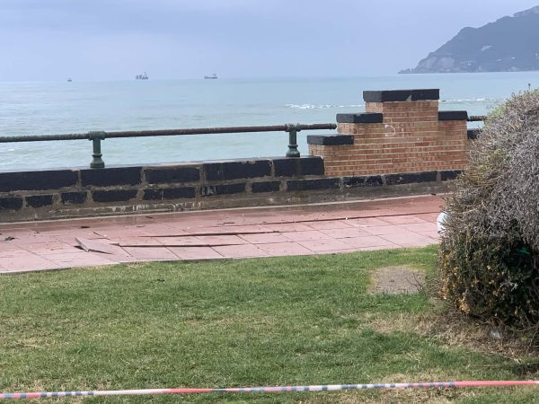 Mareggiate a Salerno, nuove crepe e cedimenti sul lungomare Tafuri/Marconi