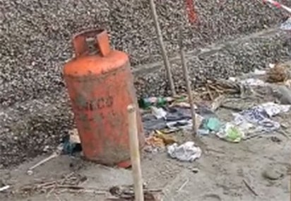 Salerno, abbandono di rifiuti pericolosi sulla spiaggia libera Balnea Mercatello