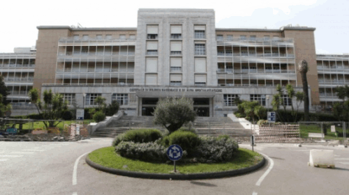 Morte del piccolo Domenico al Monaldi, gli infermieri: provammo a scongelare il cuore con l’acqua calda Morte del piccolo Domenico al Monaldi, gli infermieri: provammo a scongelare il cuore con l’acqua calda