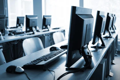 A San Rufo rubati i computer nella scuola media, stop alle lezioni