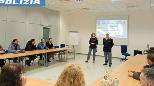 Salerno, “Guida Sicura”: lezioni della Polizia stradale ai dipendenti Poste a Pastena