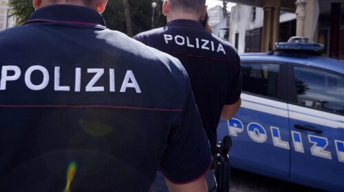 Battipaglia: controlli della Polizia nelle scuole, sequestrati droga e un coltello Battipaglia: controlli della Polizia nelle scuole, sequestrati droga e un coltello