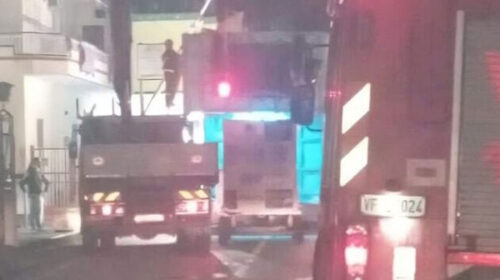 Sarno, carro allegorico urta palo di illuminazione pubblica: energia elettrica Ko