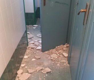 Crollo all’istituto “Prezzolini” di Vietri sul Mare, la denuncia del gruppo consiliare “Vietri che Vogliamo”: “Fuochi e luminarie sì, sicurezza delle scuole no”