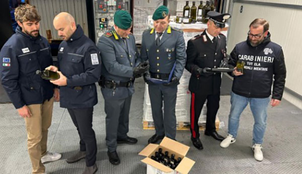 Salerno, blitz al Porto: sequestrato olio contraffatto