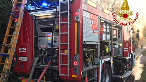 Nocera Superiore, carro allegorico tocca fili dell’alta tensione e prende fuoco