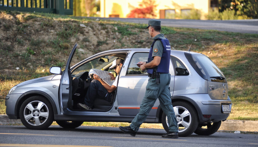 HO FERMATO L’AUTO SOLO POCHI MINUTI ED HO TROVATO ADDIRITTURA I CARABINIERI: MA NON È ECCESSIVO?