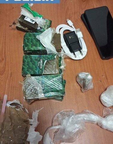 Carcere di Salerno, arrestati i “fattorini” di droga e telefoni con il drone