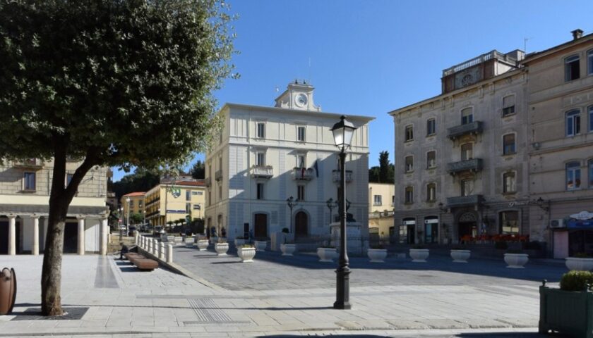 Vallo della Lucania, principio d’incendio nel Comune: intervento dei Vigili del Fuoco