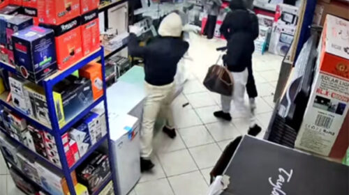 Angri, rapina nel negozio di telefonia: colpo da 30mila euro Angri, rapina nel negozio di telefonia: colpo da 30mila euro