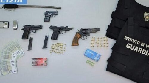 Salerno: pistole, proiettili e soldi. Arrestato