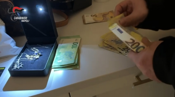 Camorra e frodi informatiche: duro colpo al clan, 16 misure cautelari