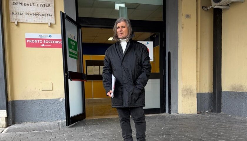 Il Maestro Fernando Mangone lascia l’ospedale di Eboli: “Mi hanno salvato la vita”