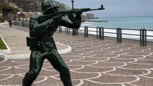 Maiori, opera d’arte vandalizzata sul lungomare: aperta un’indagine Maiori, opera d’arte vandalizzata sul lungomare: aperta un’indagine