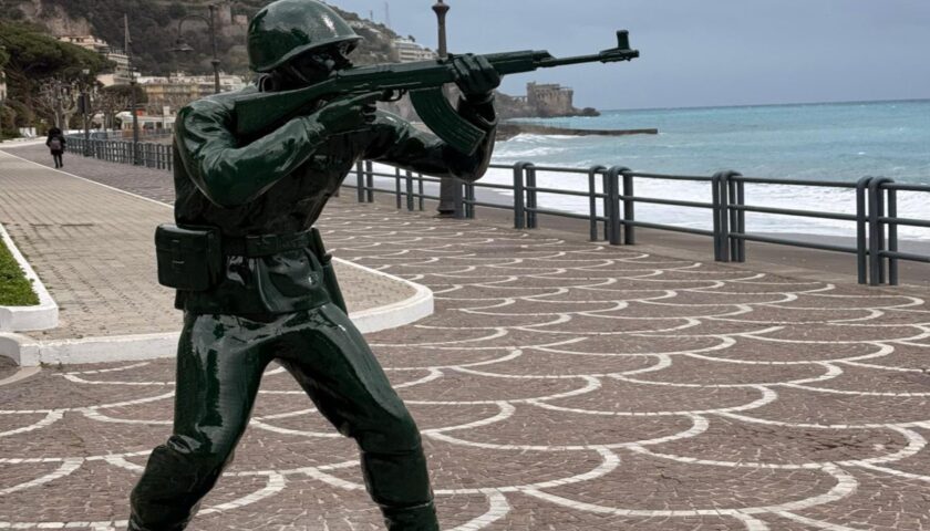 Maiori, opera d’arte vandalizzata sul lungomare: aperta un’indagine