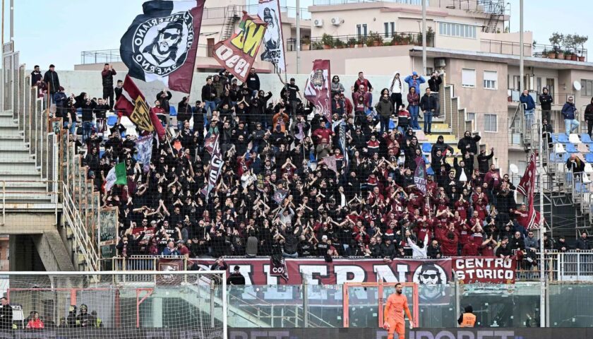 Crotone-Salernitana: Daspo di un anno a tifoso calabrese per sputo a un calciatore granata