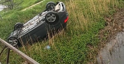 Sassano, incidente tra due auto: Audi A3 si ribalta