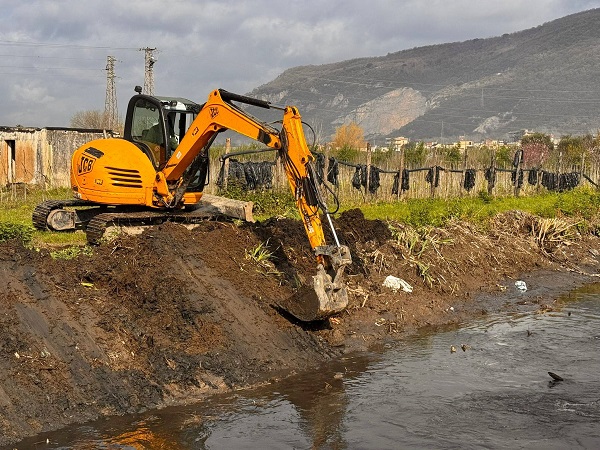 Sarno, sopralluogo sul lungo fiume Rio Foce: lavori al rush finale