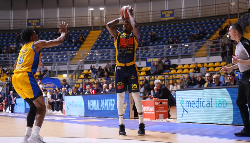 La Givova Scafati lotta e vince a Torino, la vetta è a soli 2 punti